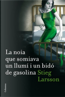 La noia que somiava un llumÃ­ i un bidÃ³ de gasolina by Stieg Larsson