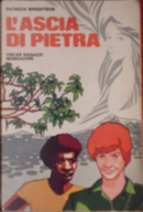 L'ascia di pietra by Patricia Wrightson