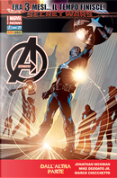 Avengers n. 42 by Frank Barbiere, Jonathan Hickman