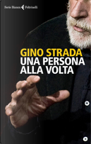 Una persona alla volta by Gino Strada